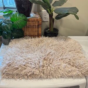 Koolaburra by Ugg Fluffy Beige Shag Bath Rug in Ivory